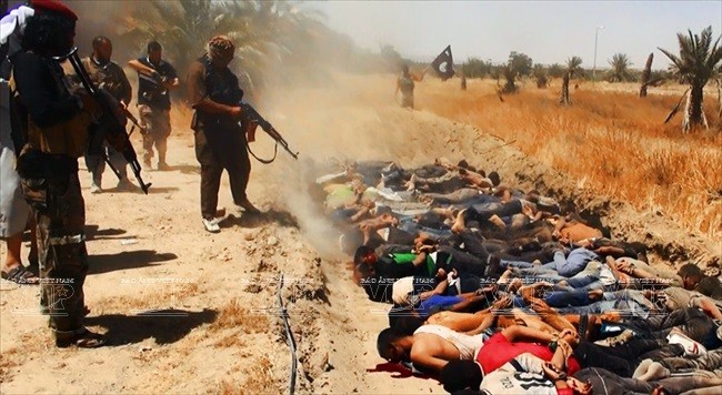 Phiến quân IS hành quyết hàng chục nhân viên an ninh Iraq tại tỉnh Salaheddin. Ảnh: AFP/TTXVN