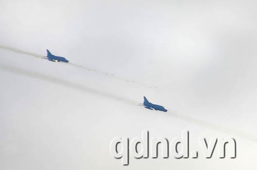 Máy bay Su 22 phóng tên lửa vào sở chỉ huy địch