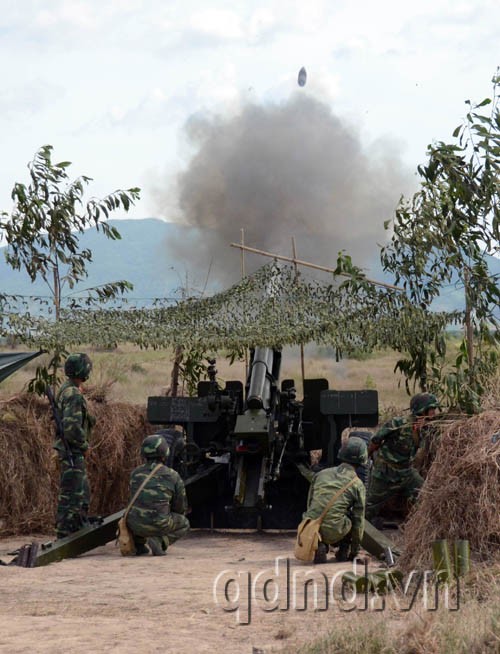 Pháo 105mm chế áp hỏa lực địch