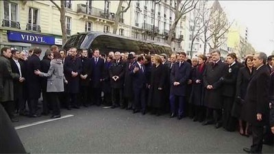Các nhà lãnh đạo thế giới bắt đầu cuộc tuần hành ở Paris. Ảnh: BBC