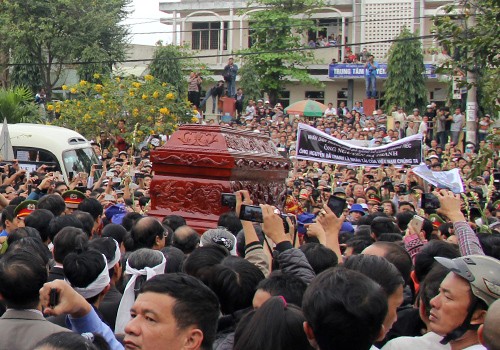 Hàng nghìn người tiễn biệt ông Nguyễn Bá Thanh  ảnh 1