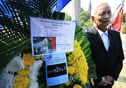 Hàng nghìn người tiễn biệt ông Nguyễn Bá Thanh  ảnh 2