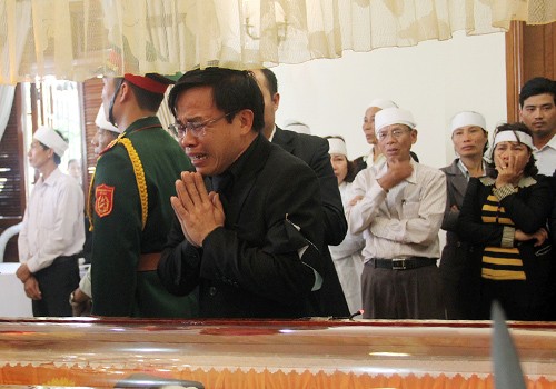 Hàng nghìn người tiễn biệt ông Nguyễn Bá Thanh  ảnh 3