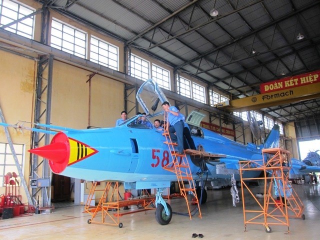 Thăm A32 - nhà máy sửa chữa, bảo dưỡng máy bay tiêm kích của VN ảnh 1