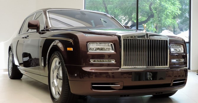 Chiếc Rolls-Royce Phantom Mặt trời phương Đông độc nhất trên thế giới có giá hơn 30 tỷ tại Việt Nam.