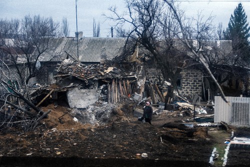 Chuyến tàu màu xanh đến Lugansk ảnh 1