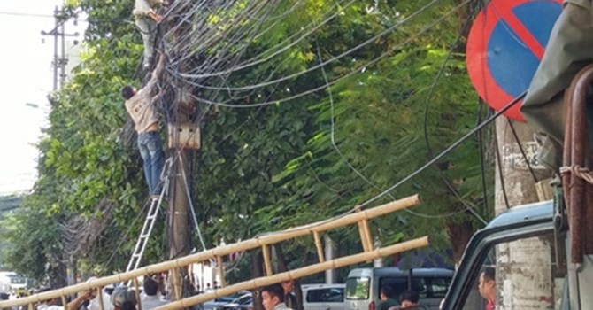 Ông lớn điện lực, viễn thông “múa cột”: Khách hàng cố mà chịu trận