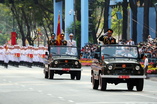 TP HCM diễu binh mừng ngày thống nhất ảnh 8