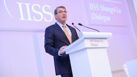 Bộ trưởng Quốc phòng Mỹ Ashton Carter. (Ảnh: Iiss.org)