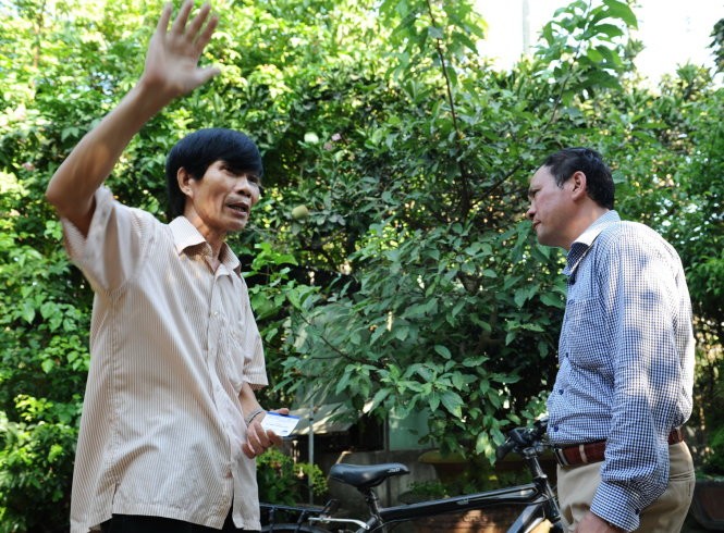 Chiều 6-6, vừa về sau chuyến công tác ở Cù Lao Chàm, ông Nguyễn Sự (trái) lại tất bật bàn chuyện bảo vệ biển Cửa Đại trước nguy cơ sạt lở với PGS.TS Nguyễn Trung Việt (CĐ Kinh tế - thủy lợi miền Trung) - Ảnh: Minh Hải Chiều 6-6, vừa về sau chuyến công tác ở Cù Lao Chàm, ông Nguyễn Sự (trái) lại tất bật bàn chuyện bảo vệ biển Cửa Đại trước nguy cơ sạt lở với PGS.TS Nguyễn Trung Việt (CĐ Kinh tế - thủy lợi miền Trung) - Ảnh: Minh Hải