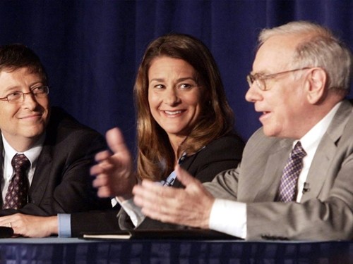 Buffett và vợ chồng Bill Gates là những người rất tích cực làm từ thiện. Ảnh: Gates Notes Buffett và vợ chồng Bill Gates là những người rất tích cực làm từ thiện. Ảnh: Gates Notes