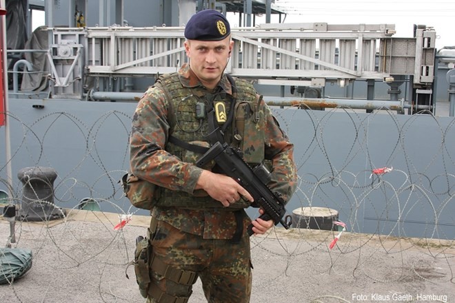 Vũ khí nguy hiểm dành cho khủng bố - súng tiểu liên cực ngắn Heckler & Koch MP7 ảnh 3