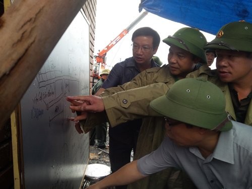 Dốc toàn lực tìm người mất tích vụ tai nạn lò than ảnh 9