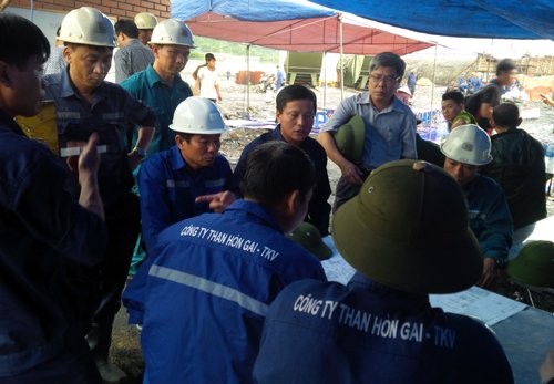 Dốc toàn lực tìm người mất tích vụ tai nạn lò than ảnh 1