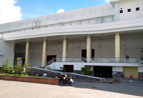 Trung tâm Hội nghị tỉnh Cà Mau được xây gần 200 tỷ đồng. Ảnh:Phúc Hưng. Trung tâm Hội nghị tỉnh Cà Mau được xây gần 200 tỷ đồng. Ảnh:Phúc Hưng.