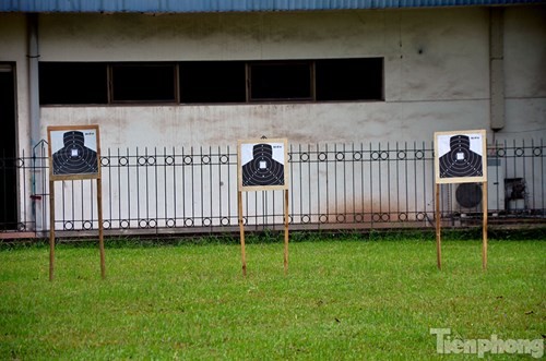 Xem chiến sĩ cảnh sát tập luyện với súng ngắn hiện đại - ảnh 12