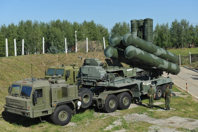 Quân đội Nga triển khai hệ thống tên lửa đất đối không S-400 - Ảnh: RIA Novosti Quân đội Nga triển khai hệ thống tên lửa đất đối không S-400 - Ảnh: RIA Novosti