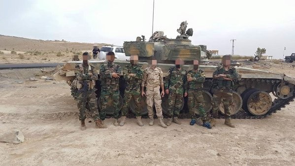 Quân đội Syria bẻ gãy đợt tấn công của các lực lượng khủng bố trên đường Hanaser đến Aleppo. Quân đội Syria bẻ gãy đợt tấn công của các lực lượng khủng bố trên đường Hanaser đến Aleppo.