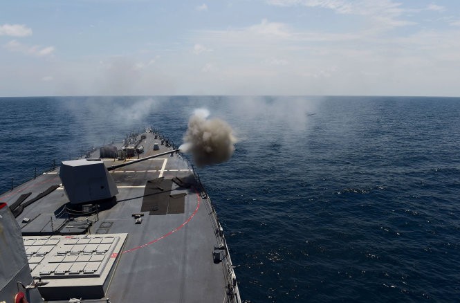 Khu trục hạm Mỹ đang tiến sát đảo nhân tạo, Trung Quốc phản ứng mạnh ảnh 8 Khu trục hạm Mỹ đang tiến sát đảo nhân tạo, Trung Quốc phản ứng mạnh ảnh 8