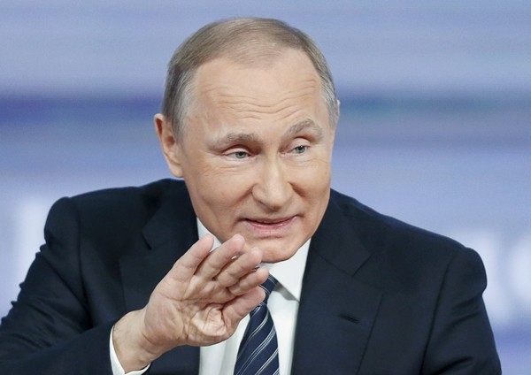 Tổng thống Nga Vladimir Putin đang trả lời một câu hỏi từ phóng viên. Ảnh:Reuters. Tổng thống Nga Vladimir Putin đang trả lời một câu hỏi từ phóng viên. Ảnh:Reuters.