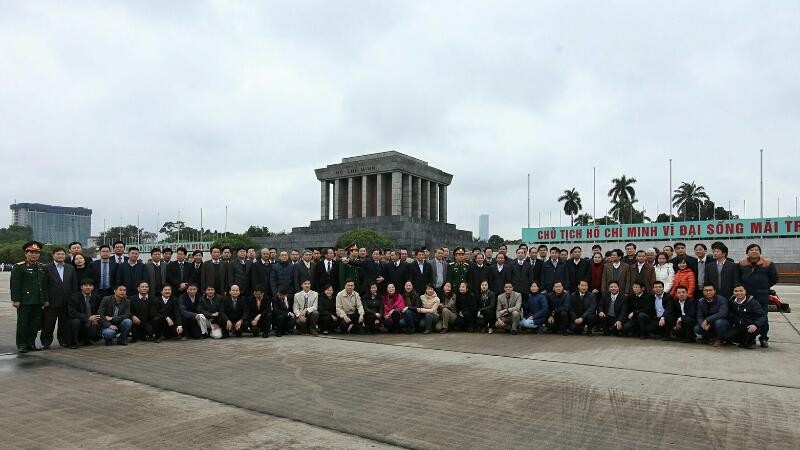 Bộ TT&TT dâng hương báo công nhiệm kỳ với Bác ảnh 2