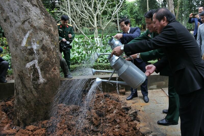 Bộ TT&TT dâng hương báo công nhiệm kỳ với Bác ảnh 14