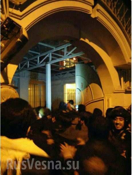 Nóng: Đại sứ quán Ả rập Xê út ở thủ đô Teheran, Iran bị tấn công ảnh 1