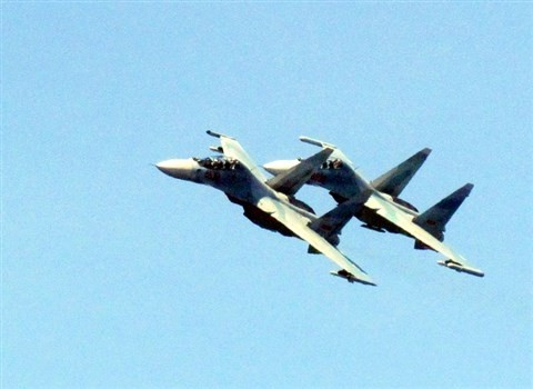 Lực lượng không quân có vai trò quan trọng trong việc chi viện phòng thủ đảo.