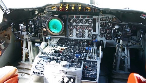 Cabin phi công. Cabin phi công.