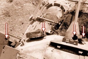 Vị trí các mảnh đạn pháo gây hỏng hóc các trang thiết bị ngoài thân xe.