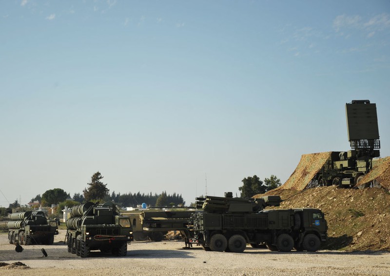 S-400 triển khai ở sân bay Hmeymin, Latakia, Syria