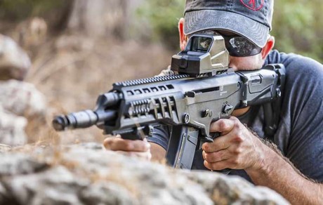 Súng trường tấn công AK Alpha - phiên bản Kalashnikov USA (Video) ảnh 1