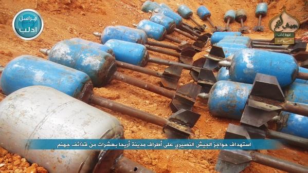 Đạn súng cối tự chế của lực lượng  Jabhat Fateh Al-Sham tấn công miền Nam Aleppo