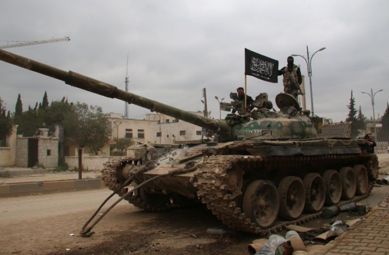 Xe tăng tổ chức khủng bố bố Hay'at Tahrir Al-Sham trên chiến trường Hama