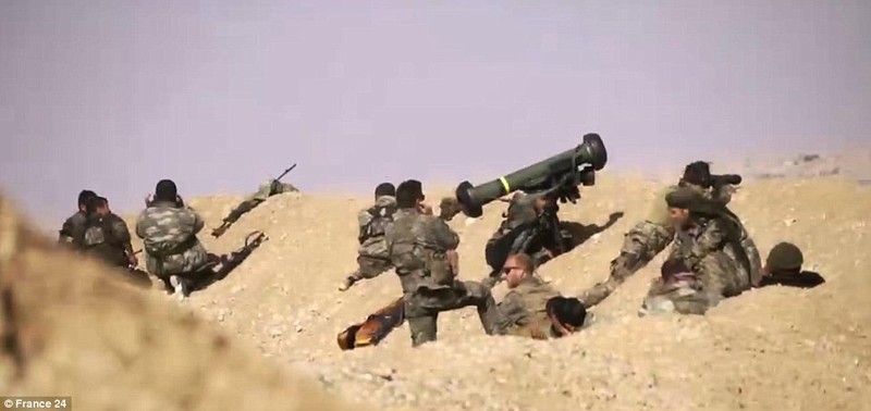 Nhóm binh sĩ đặc nhiệm Anh, Pháp trên chiến tuyến người Kurd với tổ hợp Javelin FGM-148