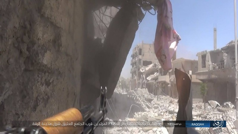 IS tung 7 xe bom tự sát đánh chặn người Kurd tại tử địa Raqqa (video) ảnh 2 IS tung 7 xe bom tự sát đánh chặn người Kurd tại tử địa Raqqa (video) ảnh 2