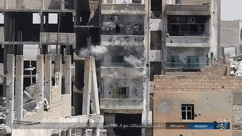 IS tung 7 xe bom tự sát đánh chặn người Kurd tại tử địa Raqqa (video) ảnh 5 IS tung 7 xe bom tự sát đánh chặn người Kurd tại tử địa Raqqa (video) ảnh 5