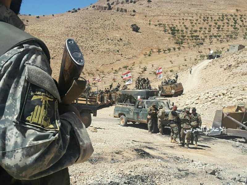 IS đầu hàng di tản về Deir Ezzor, trận chiến cuối cùng trên biên giới Syria (video) ảnh 7 IS đầu hàng di tản về Deir Ezzor, trận chiến cuối cùng trên biên giới Syria (video) ảnh 7