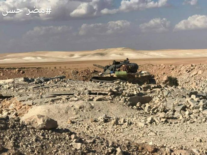 Xe tăng quân đội Syria chiến đấu trên chiến trường Aleppo - ảnh minh họa Muraselon