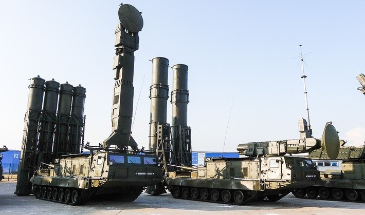 Hệ thống tên lửa phòng không tầm xa S-300V4 - ảnh Russian Arms