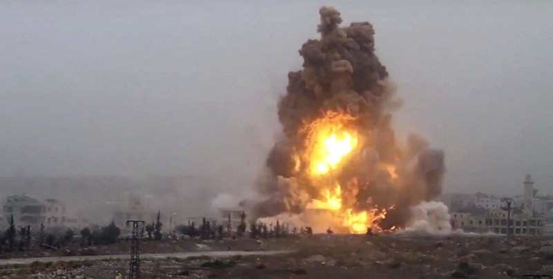 Một vụ đánh bom xe tự sát của IS trên vùng nông thôn phía đông tỉnh Deir Ezzor tuần trước - ảnh South Front