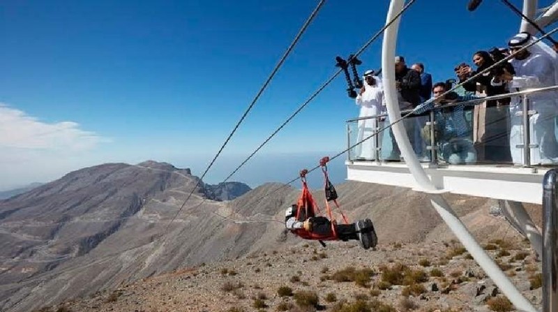 Trên con đường 2,8 km phát triển tốc độ trượt đến 150 km/ giờ- Anhr KhaleejTimes