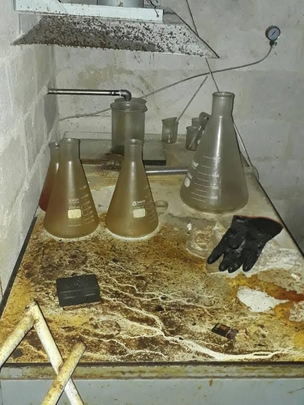 Chảo lửa Đông Ghouta: Quân thánh chiến Syria có cả nhà máy chế tạo tên lửa, sản xuất hóa phẩm  ảnh 3