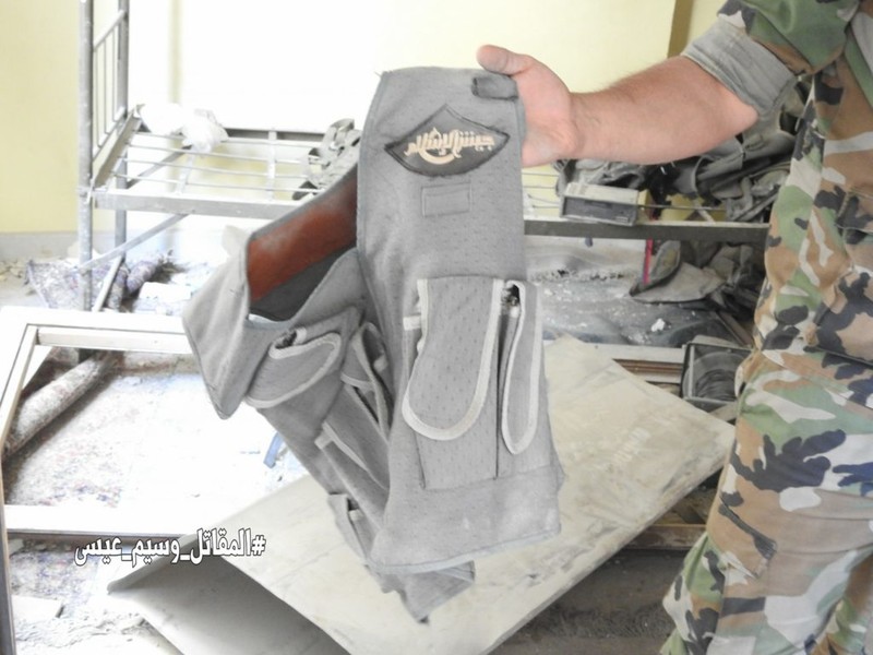 Báo cáo ảnh lớn: Jaish al-Islam HQ và Nhà tù ngầm bị quân đội Syria bắt giữ Trong Douma Báo cáo ảnh lớn: Jaish al-Islam HQ và Nhà tù ngầm bị quân đội Syria bắt giữ Trong Douma