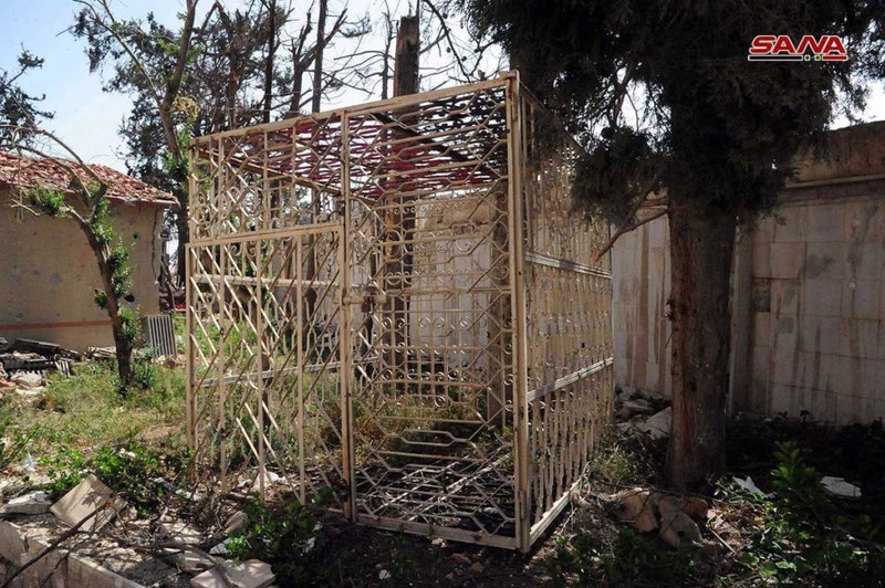 Báo cáo ảnh lớn: Jaish al-Islam HQ và Nhà tù ngầm bị quân đội Syria bắt giữ Trong Douma Báo cáo ảnh lớn: Jaish al-Islam HQ và Nhà tù ngầm bị quân đội Syria bắt giữ Trong Douma