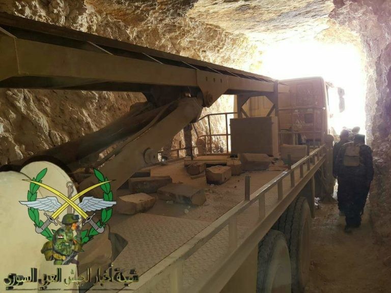 Bức hàng phe thánh chiến, quân đội Syria chiếm 37 xe tăng và 15 tên lửa đạn đạo ảnh 5 Bức hàng phe thánh chiến, quân đội Syria chiếm 37 xe tăng và 15 tên lửa đạn đạo ảnh 5
