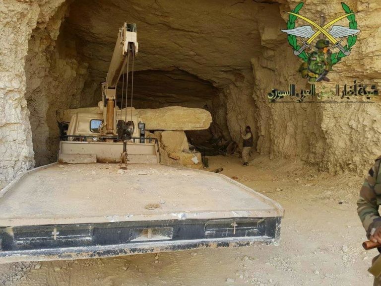 Bức hàng phe thánh chiến, quân đội Syria chiếm 37 xe tăng và 15 tên lửa đạn đạo ảnh 6 Bức hàng phe thánh chiến, quân đội Syria chiếm 37 xe tăng và 15 tên lửa đạn đạo ảnh 6