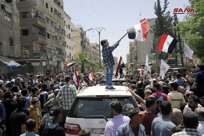 Quân đội Syria thượng cờ trong 3 quận ven Damascus sạch bóng thánh chiến ảnh 2 Quân đội Syria thượng cờ trong 3 quận ven Damascus sạch bóng thánh chiến ảnh 2