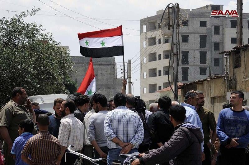 Quân đội Syria thượng cờ trong 3 quận ven Damascus sạch bóng thánh chiến ảnh 3 Quân đội Syria thượng cờ trong 3 quận ven Damascus sạch bóng thánh chiến ảnh 3