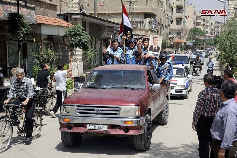 Quân đội Syria thượng cờ trong 3 quận ven Damascus sạch bóng thánh chiến ảnh 5 Quân đội Syria thượng cờ trong 3 quận ven Damascus sạch bóng thánh chiến ảnh 5